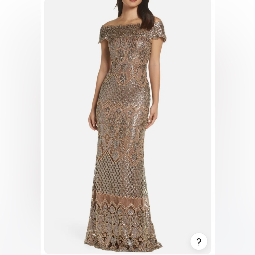TADASHI SHOJI Copper Rose
HAWLEY Sequin Embroidered Lace
Illusion Gown